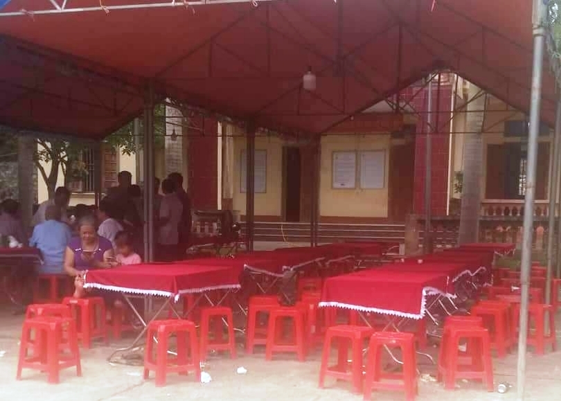 Nghỉ hưu đoàn tụ, hạt phó Kiểm lâm ở Thanh Hóa mở tiệc linh đình Nghỉ hưu đoàn tụ, hạt phó Kiểm lâm ở Thanh Hóa mở tiệc linh đình