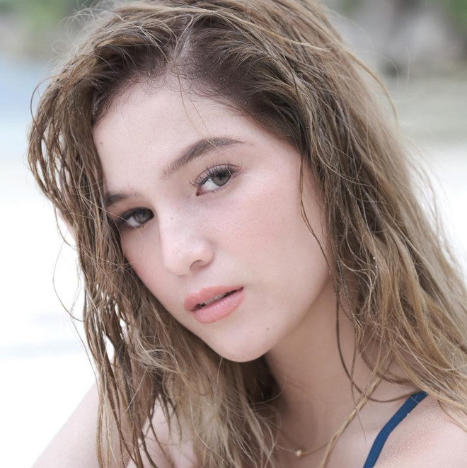 Từ cô bé nghèo sống ở đường tàu đến hot girl nổi tiếng Philippines Từ cô bé nghèo sống ở đường tàu đến hot girl nổi tiếng Philippines