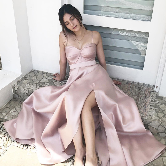 Từ cô bé nghèo sống ở đường tàu đến hot girl nổi tiếng Philippines Từ cô bé nghèo sống ở đường tàu đến hot girl nổi tiếng Philippines