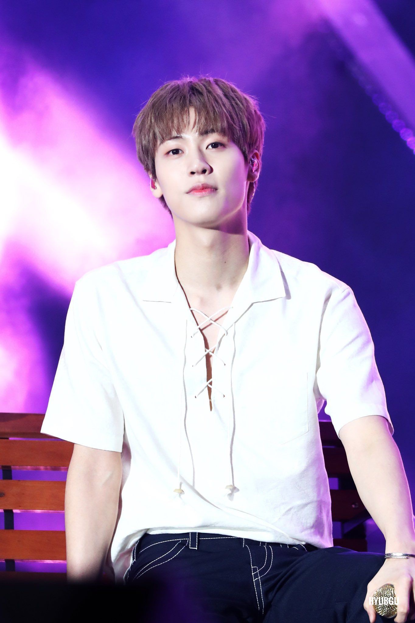 Nam idol Kpop thành người hùng quốc dân vì cứu fan nữ khỏi tên say rượu bám đuôi bằng cách thức đầy khôn ngoan