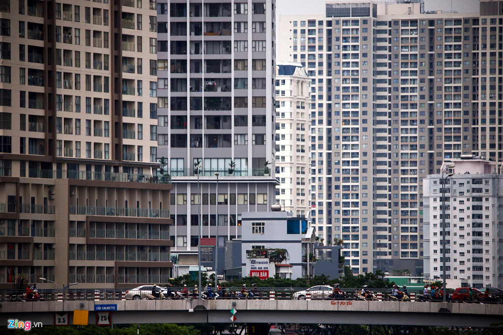 Chung cư trên Bến Vân Đồn vây kín quận 1, TP.HCM