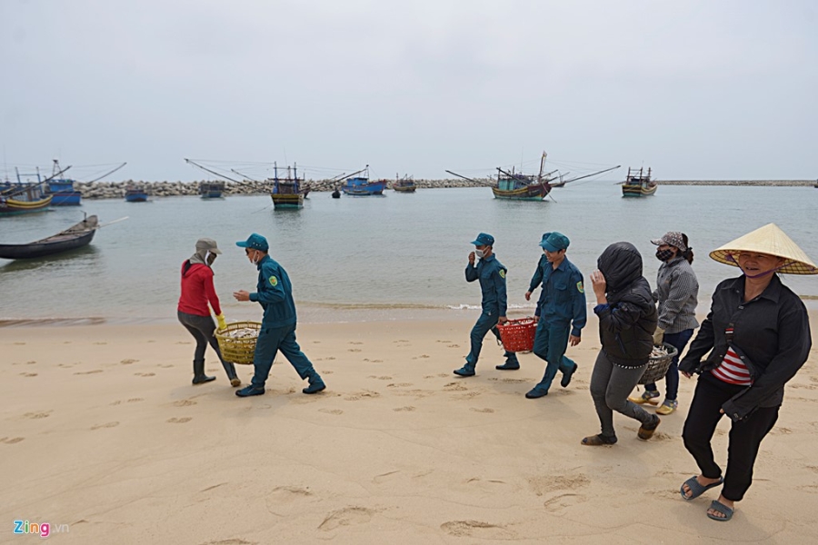 Ngu dan Ha Tinh ra khoi danh ca hinh anh 9