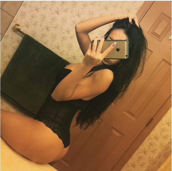 Yoosa Pham, sinh năm 1992, ở Colorado, Mỹ, số đo 3 vòng: 90-xx-96, thời gian tập gym: 4 năm.