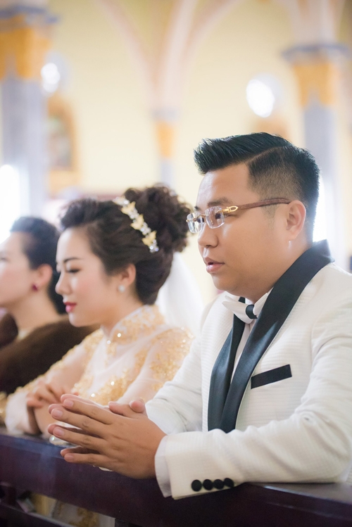 ngay-thu-nhat-le-cuoi-trong-nha-tho-1