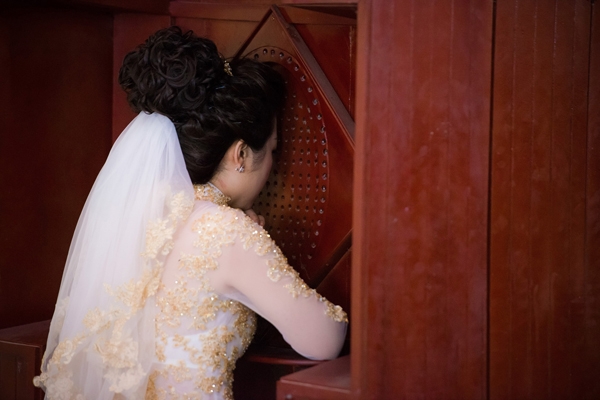 ngay-thu-nhat-le-cuoi-trong-nha-tho-3