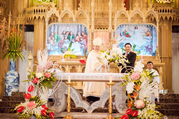 ngay-thu-nhat-le-cuoi-trong-nha-tho-7