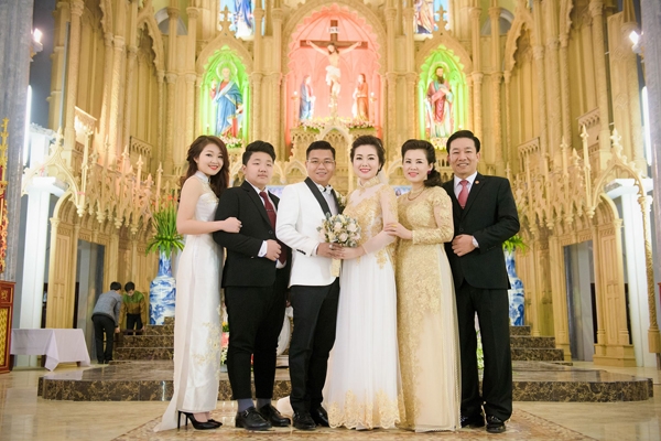 ngay-thu-nhat-le-cuoi-trong-nha-tho-10