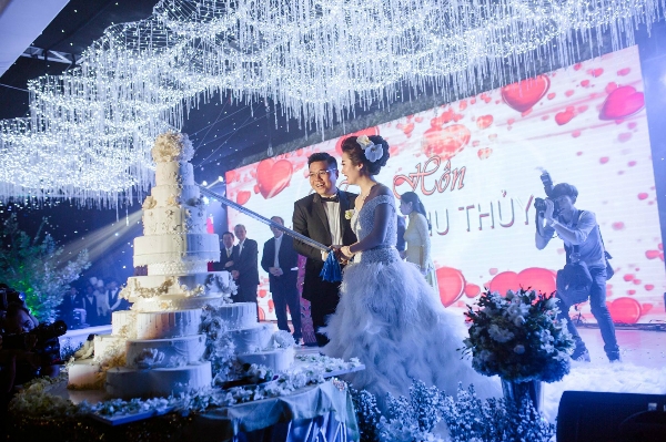 le-cuoi-lung-linh-huyen-ao-tai-sai-gon