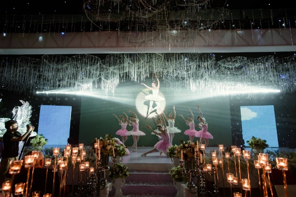 le-cuoi-lung-linh-huyen-ao-tai-sai-gon-2