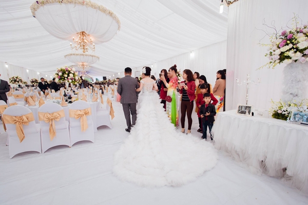 ngay-thu-ba-tiec-cuoi-tong-trang-tai-nam-dinh-1