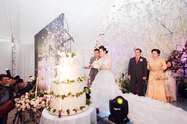 ngay-thu-ba-tiec-cuoi-tong-trang-tai-nam-dinh-8