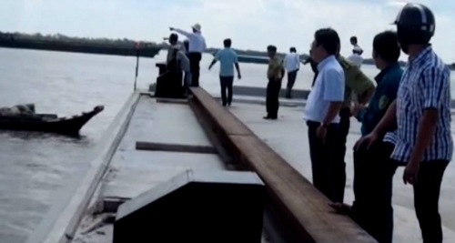 Dân sống ven sông Soài Rạp sợ hãi bỏ việc... vì cá sấu sổng chuồng - Ảnh 1
