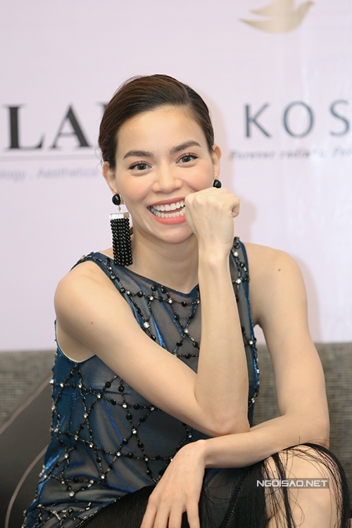 ho-ngoc-ha-sang-chanh-di-su-kien-8