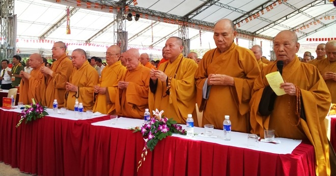 Hon 4.000 nguoi cau sieu cho cac anh hung liet si hinh anh 1