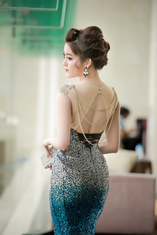 huyen-my-khoe-duong-cong-voi-vay-230-trieu-3