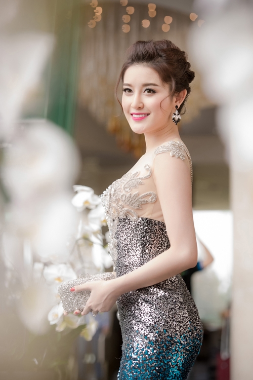 huyen-my-khoe-duong-cong-voi-vay-230-trieu-4