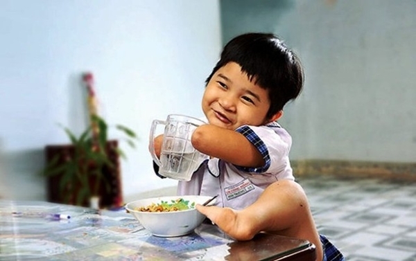 Nhìn thấy những nghị lực sống phi thường ấy, sẽ chẳng ai còn muốn cay nghiệt với cuộc đời... - Ảnh 3.