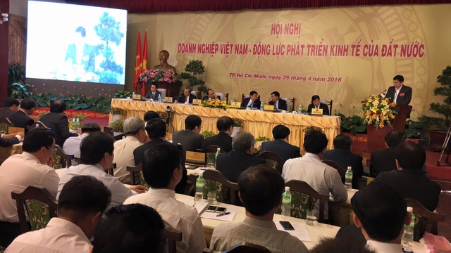  Lãnh đạo các bộ, ngành trả lời ý kiến các DN, Ảnh: Công Quang 