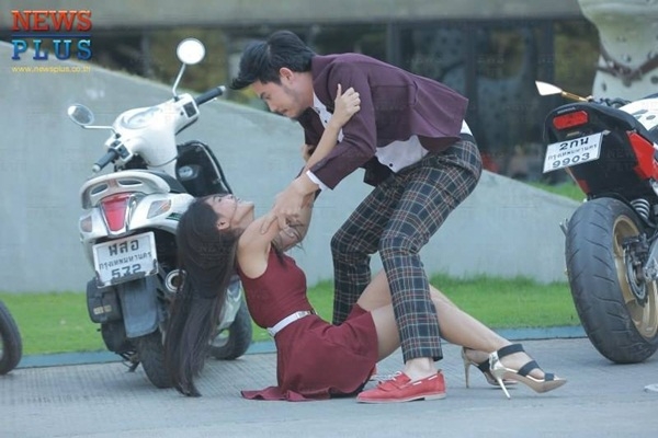 Fan sốc khi Lee bị hủy hoại dung nhan, liền dọa Man dí súng vào Katun ở “Tình Yêu Không Có Lỗi 2” - Ảnh 6.