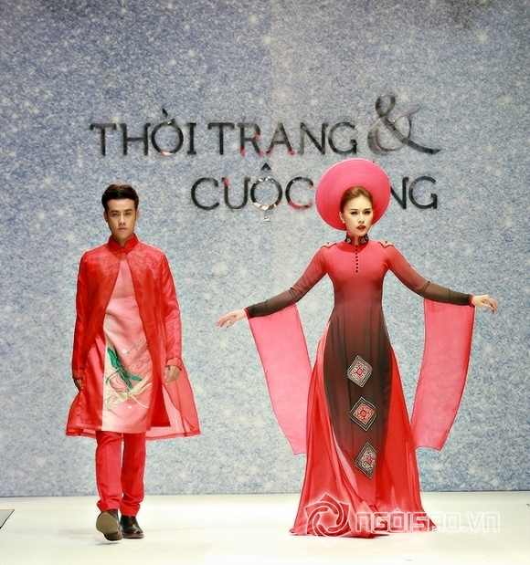 Miss Bikini Kim Yến tự tin diện Áo dài kheo eo thon 0
