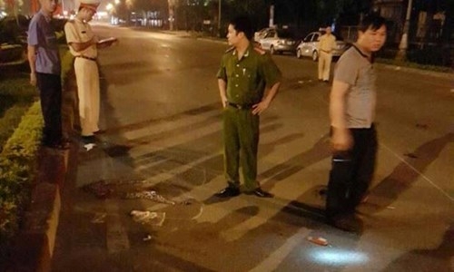 Đi xe máy “kẹp 3” đâm 7 người thương vong - ảnh 1
