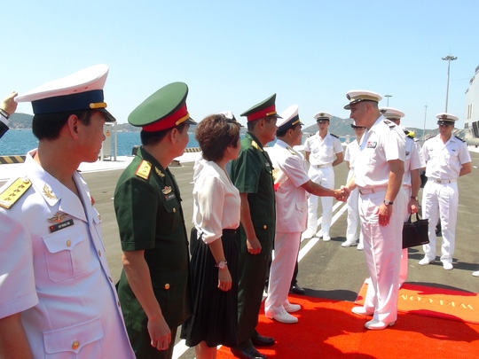  Thắt chặt hơn nữa các mối quan hệ hữu nghị và quốc phòng giữa Pháp và Việt Nam 