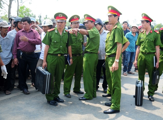 Can canh xe tai va cham xe khach, 4 nguoi chet hinh anh 8
