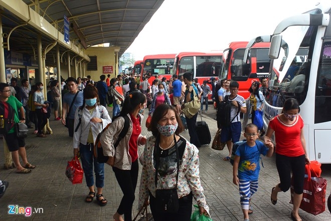 Linh kinh qua cap tro lai thanh pho sau nghi le hinh anh 2