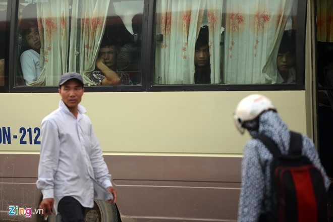 Linh kinh qua cap tro lai thanh pho sau nghi le hinh anh 3