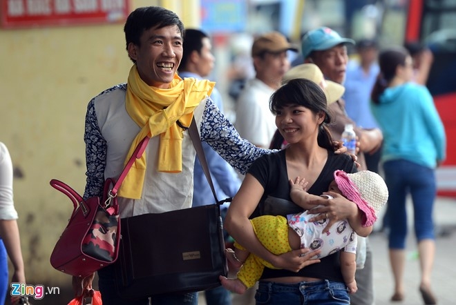 Linh kinh qua cap tro lai thanh pho sau nghi le hinh anh 10