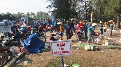 Nghỉ lễ xong người đi về, rác... ở lại - ảnh 6