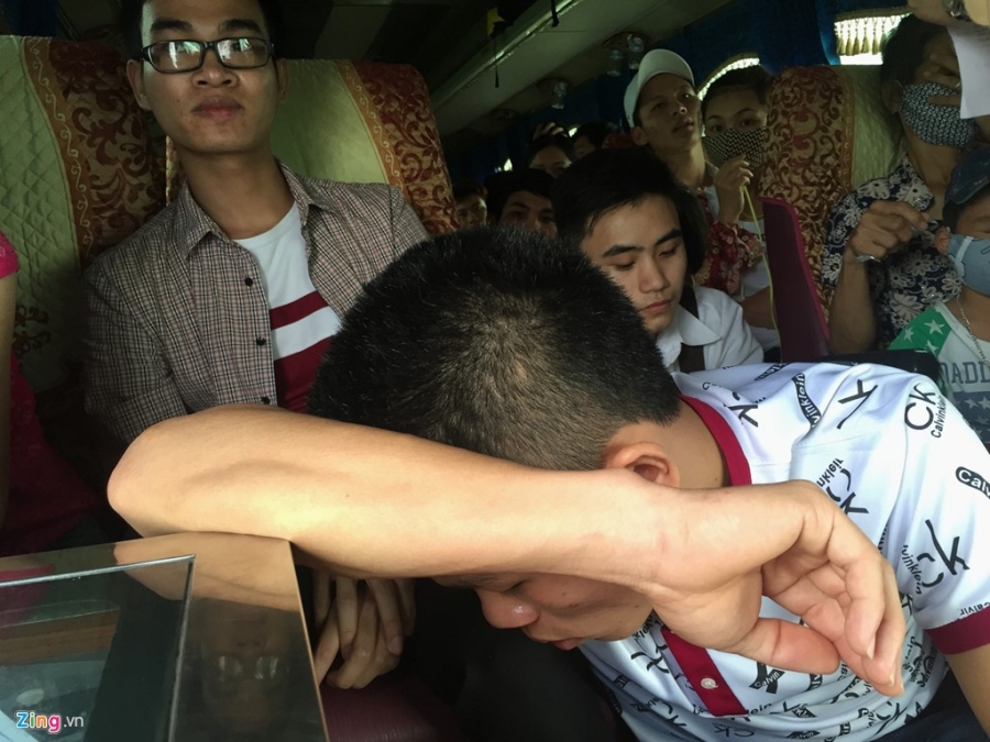 Nhoi nhet 93 hanh khach tren xe 29 cho ngoi hinh anh 7