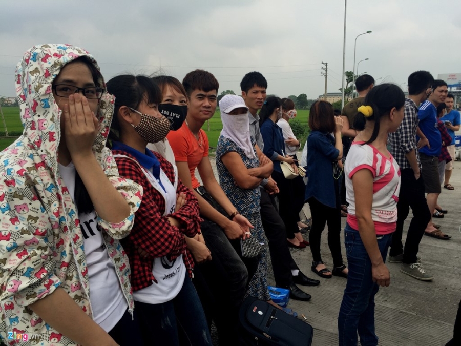 Nhoi nhet 93 hanh khach tren xe 29 cho ngoi hinh anh 8