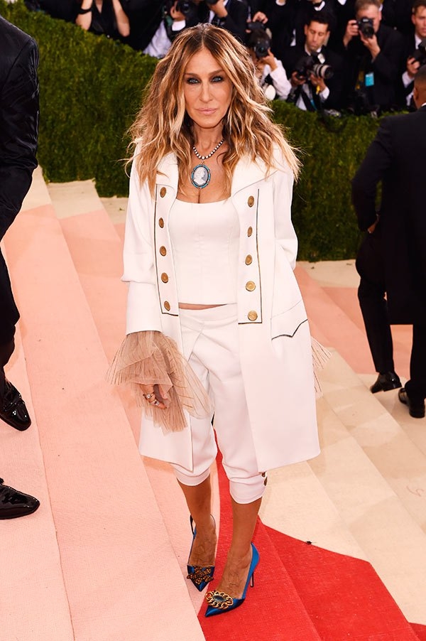 Những bộ cánh xấu lạ, lố bịch nhất Met Gala 2016 - 5
