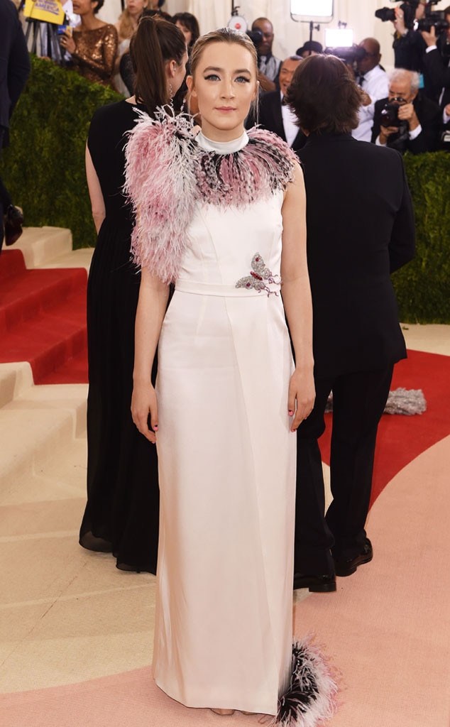 Những bộ cánh xấu lạ, lố bịch nhất Met Gala 2016 - 7