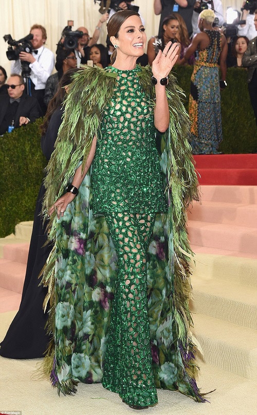Những bộ cánh xấu lạ, lố bịch nhất Met Gala 2016 - 11