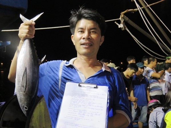 Quang Binh thu mua duoc gan 120 tan hai san cho ngu dan hinh anh 1