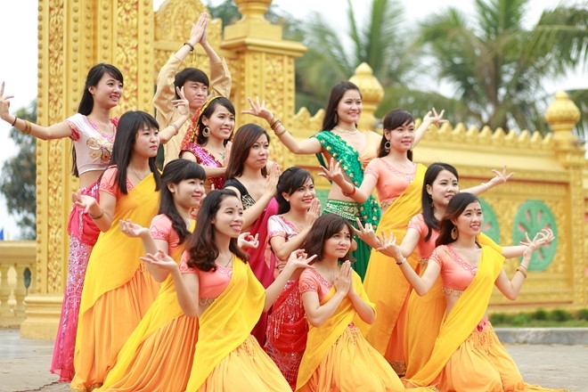Sau ky yeu 'Hau due mat troi' lai den 'Co dau 8 tuoi' hinh anh 4