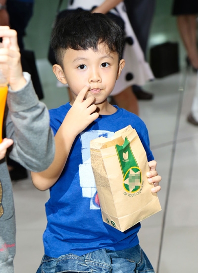 Bé có vẻ ngoài dễ thương, lém lỉnh