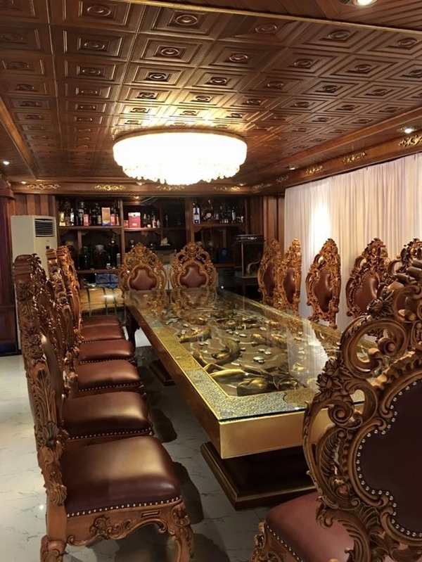 đại gia, biệt thự, dát vàng, nội thất dát vàng
