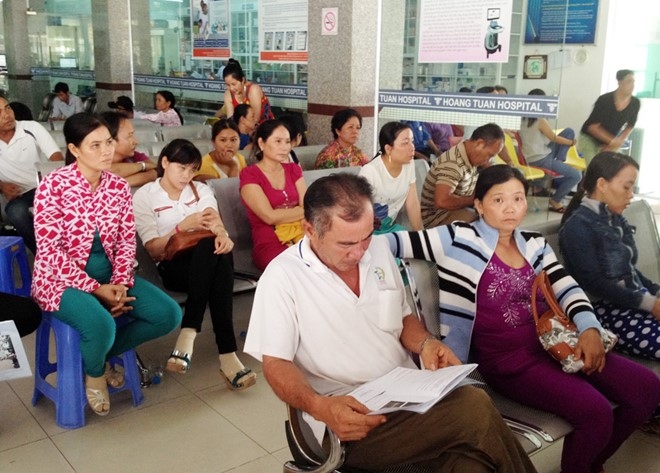 Mien Nam nang nong gay gat, nguoi dan nhap vien o at hinh anh 1