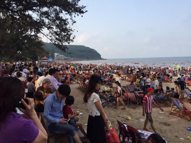  Ảnh chụp ở bãi biển Đồ Sơn. Ảnh: Vietnamnet. 