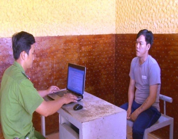 Nua dem xong vao nha chem 2 vo chong cuop vang hinh anh 1