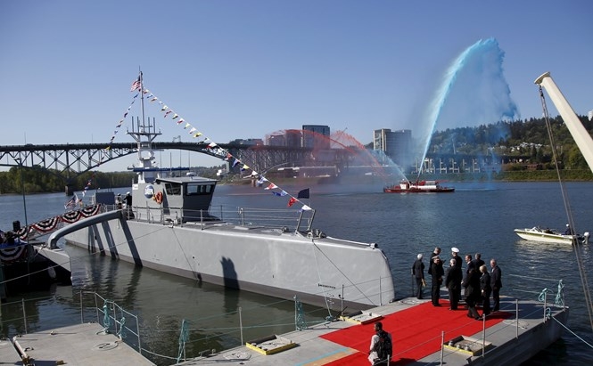 Tàu tự hành săn ngầm Sea Hunter trong buổi lễ hạ thủy tại Portland, bang Oregon /// Reuters