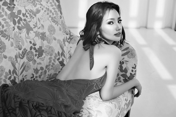 truc-diem-dien-vay-khoe-lung-nuot-na-4