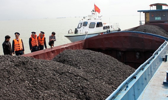 Truy to nhom buon lau gan 4.000 tan than theo duong bien hinh anh 1