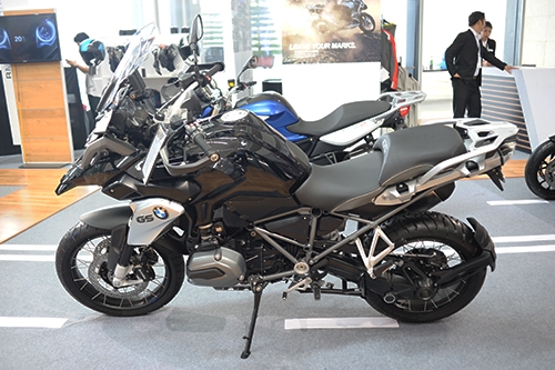 dan-xe-sang-va-sieu-sang-tai-bmw-world-viet-nam-2016-10