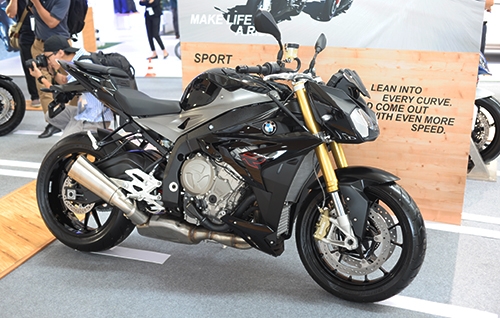dan-xe-sang-va-sieu-sang-tai-bmw-world-viet-nam-2016-12