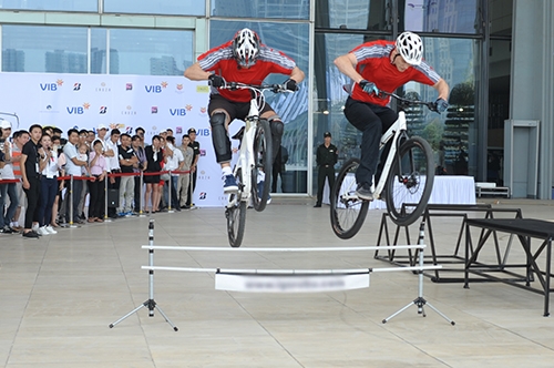 dan-xe-sang-va-sieu-sang-tai-bmw-world-viet-nam-2016-11