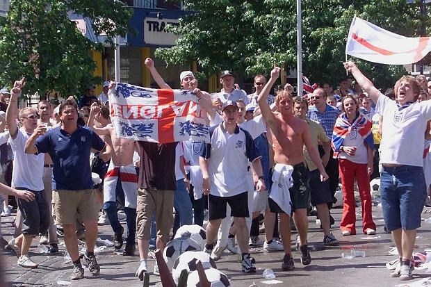 EURO 2016: CSGT Anh ngăn chặn vấn nạn hooligan bằng 'chuyến tàu khô' - ảnh 2